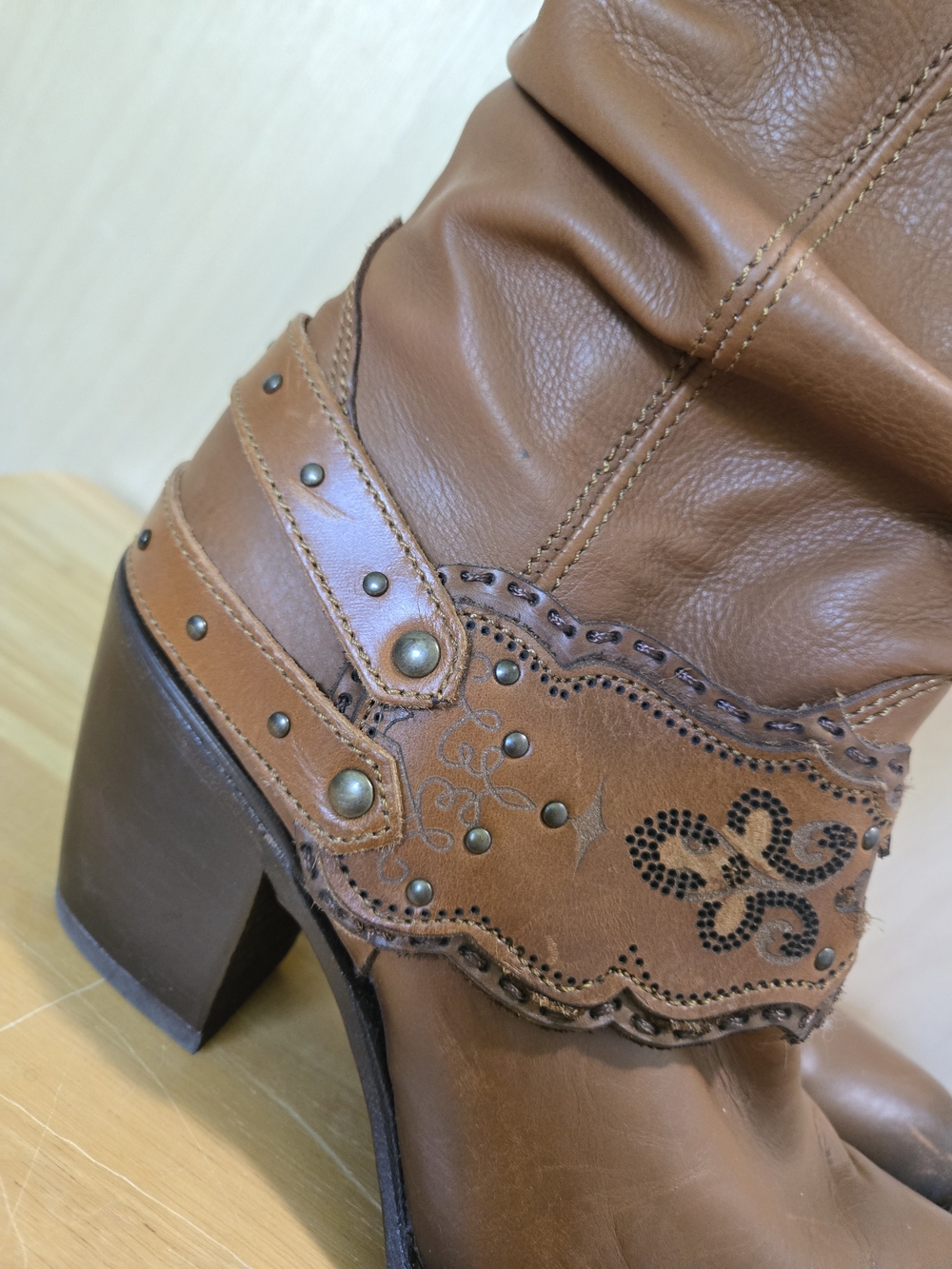 Cuadra Women's Brown Leather Western Knee-High Boots - Picture 7 of 13